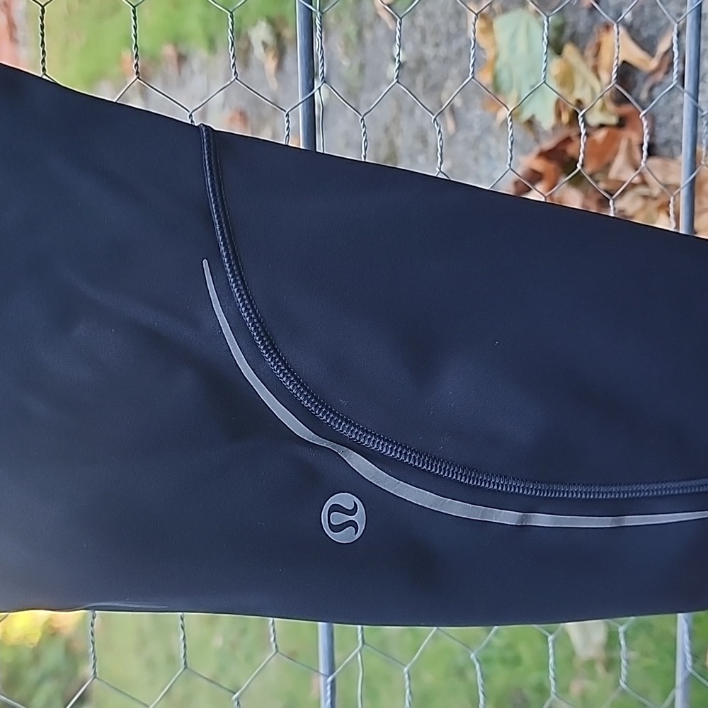 Lululemon Base Pace Reflective Leggings - Size 8 - Picture 2 of 2